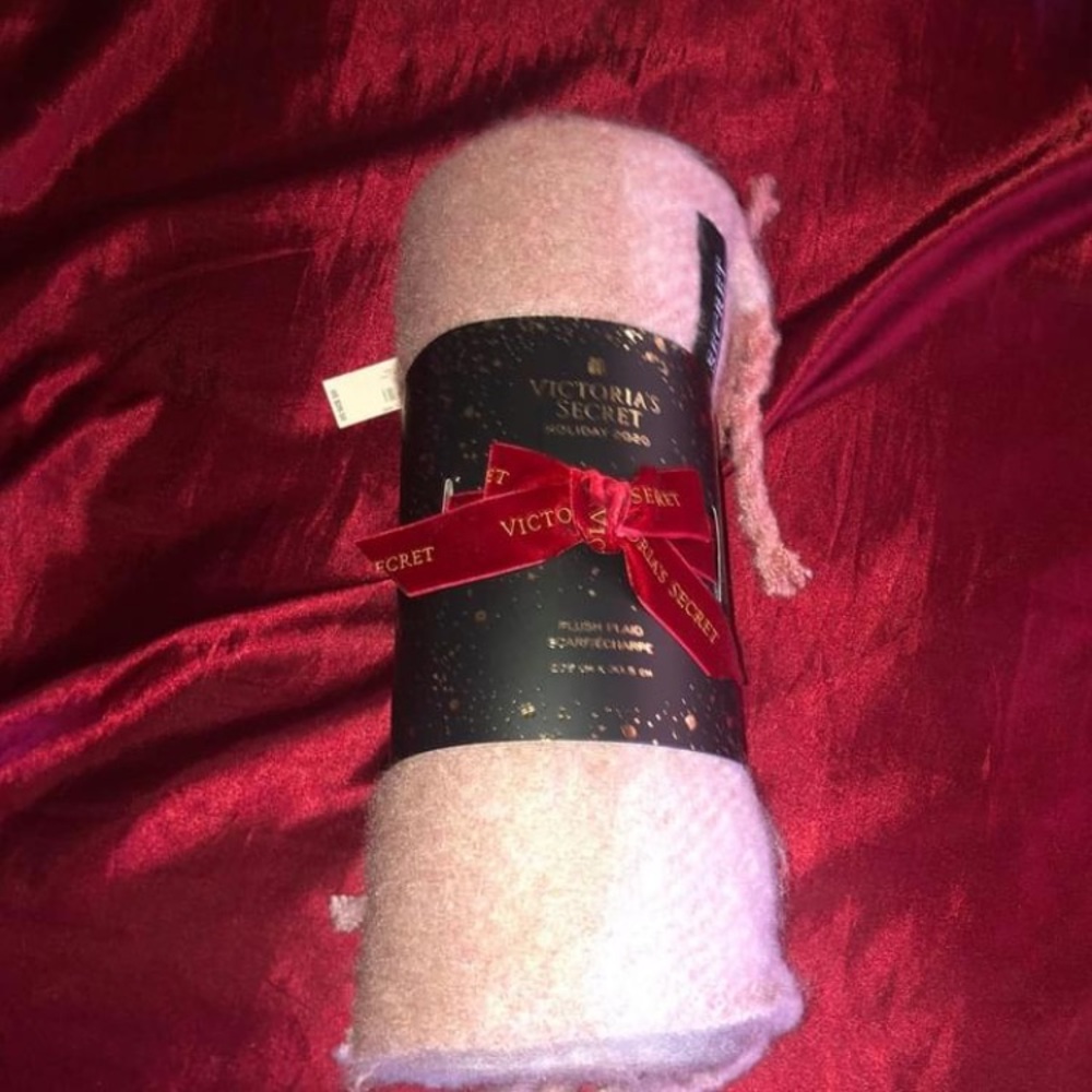 Victoria’s Secret Winter Scarf